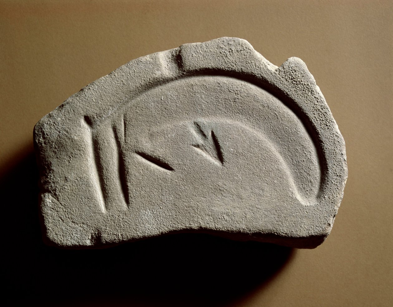 Esihistoria: lisävaruste nuolien (muotti) toistoon. Pronssikausi. Bologna, kaupungin arkeologinen museo tekijältä Prehistoric Prehistoric