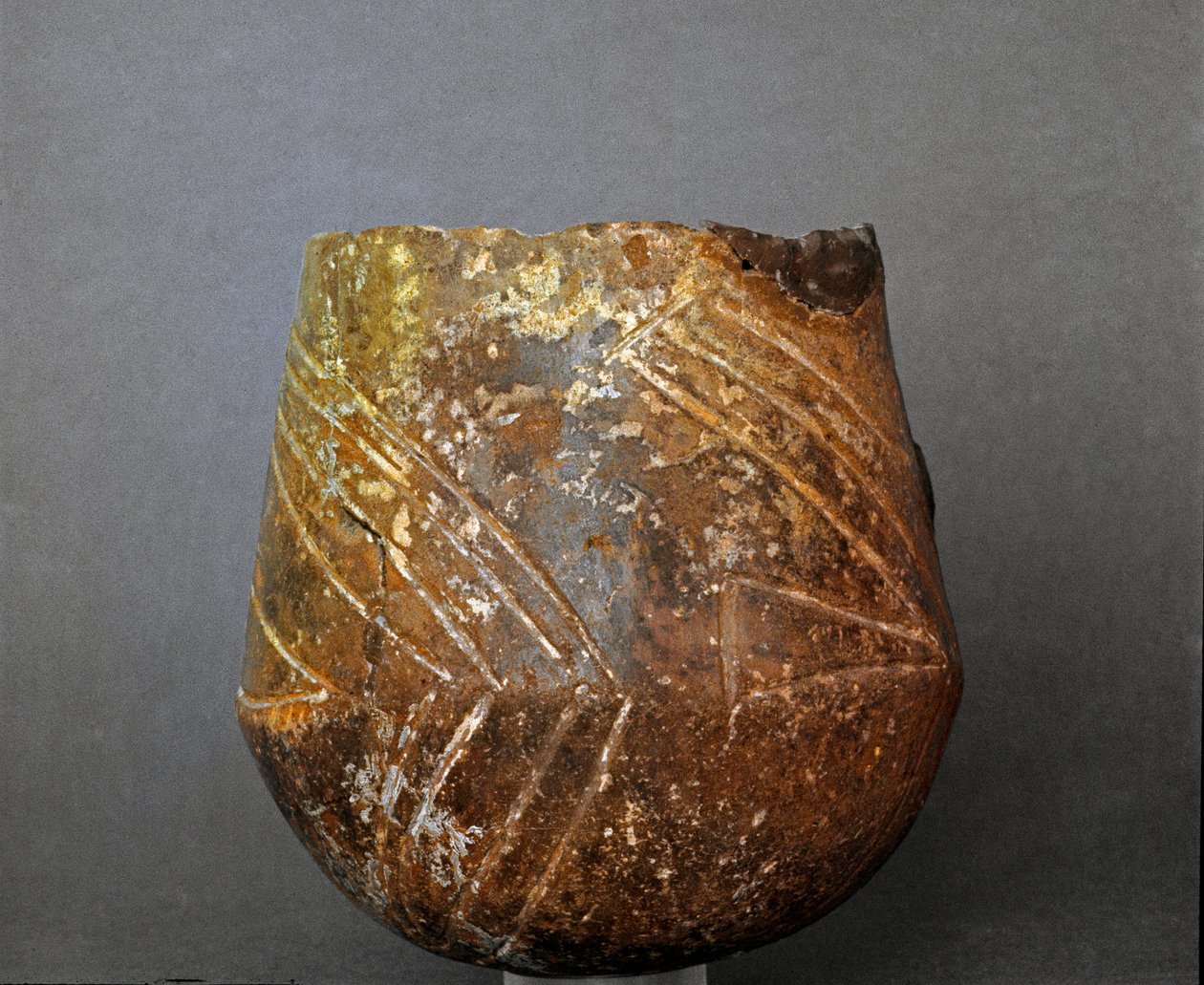 Esihistoria: terrakottamaljakko Caolinon hautausmaalta Sasso di Furbarassa, Laziosta. Kivikausi. Neoliittinen. Rooma, Luigi Pigorinin kansallinen esihistoriallisen etnografian museo tekijältä Prehistoric Prehistoric