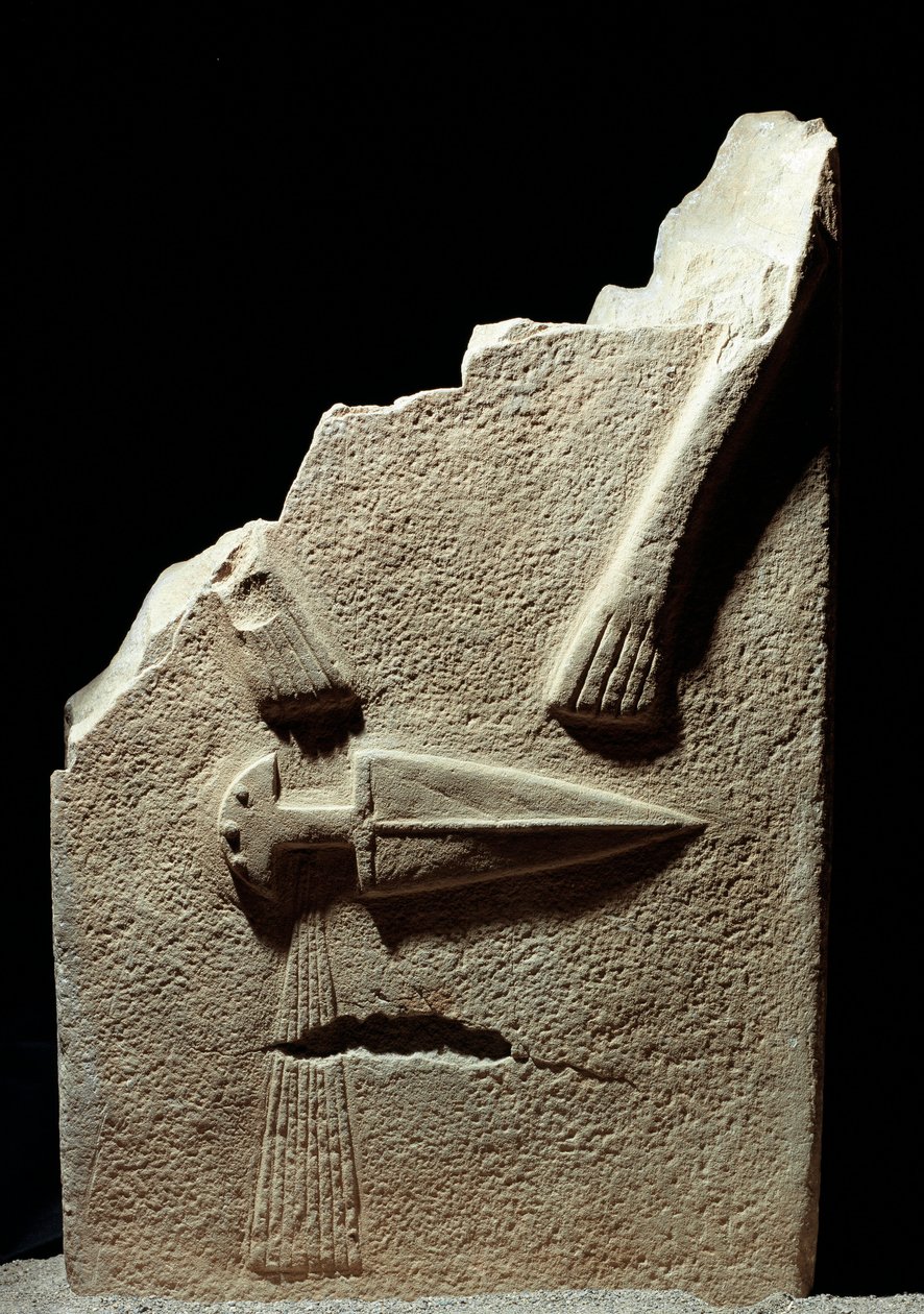 Esihistoriallinen taide: rautakaudella kaiverrettu stele Lunigianan paikalta lähellä La Speziaa, Italiaa. 1100-800 eaa. La Spezia, Lunigianan sivilisaation kunnallinen museo tekijältä Prehistoric Prehistoric