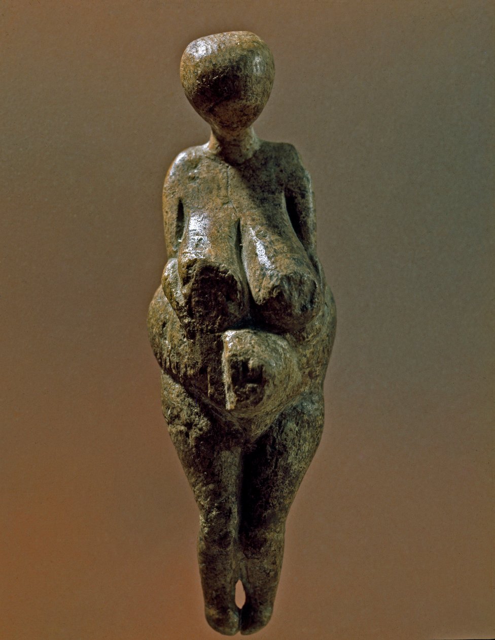 Esihistoria: Gravetti-naisen patsas Kostenkin alueelta (Voronežin alue). 30 000-25 000 eKr. Yläpaleoliitti, kivikausi. Pietari, Pietari Suuren antropologian ja etnografian museo, Venäjä tekijältä Prehistoric Prehistoric