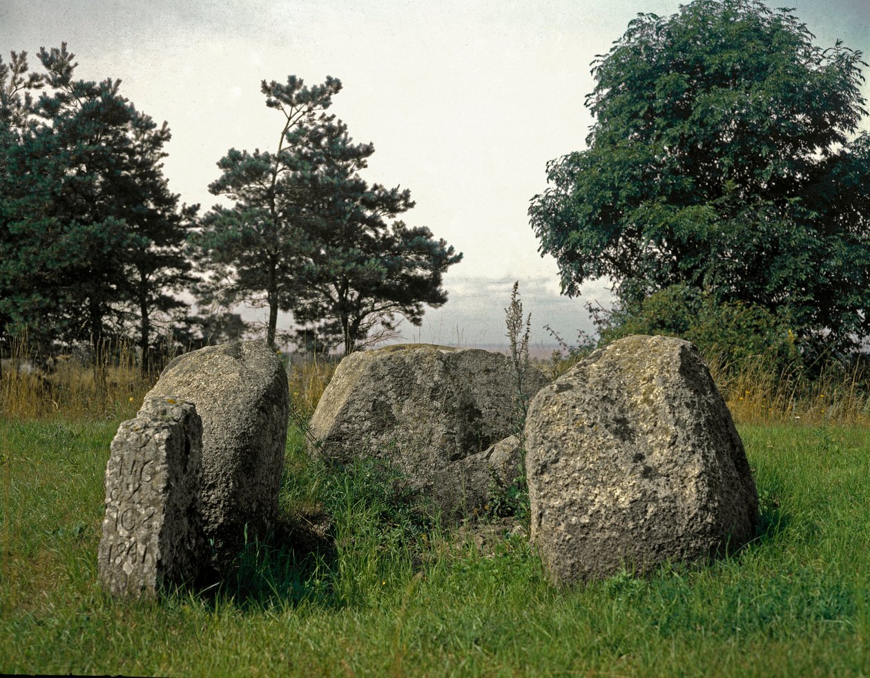 Esihistoria: kivikauden hauta. tekijältä Prehistoric Prehistoric
