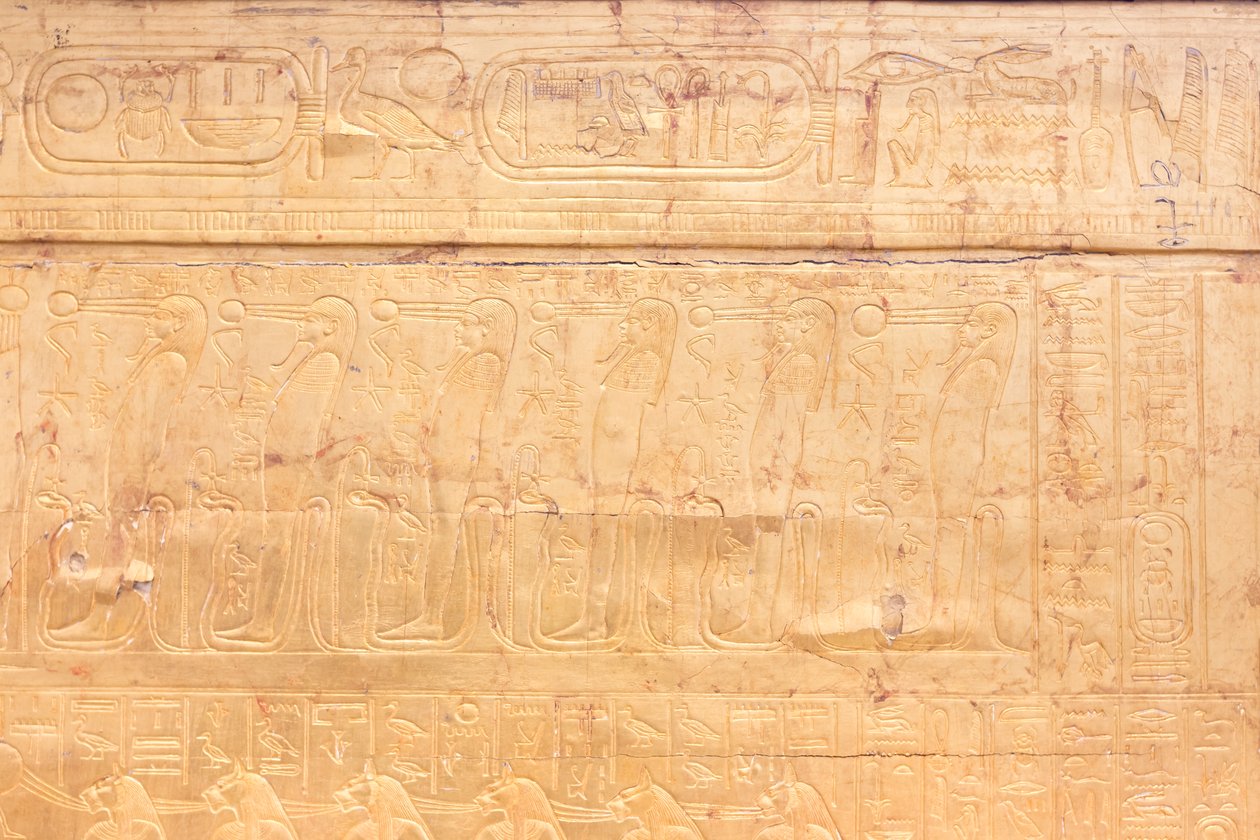 Tutankhamonin hautakammion ulompi kultainen pyhäkkö, Egyptiläinen museo, Kairo, Egypti tekijältä Prehistoric Prehistoric
