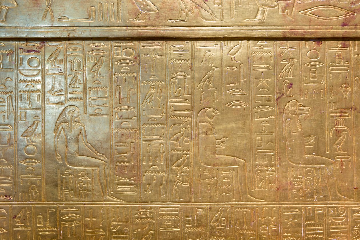 Tutankhamonin hautakammion ulompi kultainen pyhäkkö, Egyptiläinen museo, Kairo, Egypti tekijältä Prehistoric Prehistoric