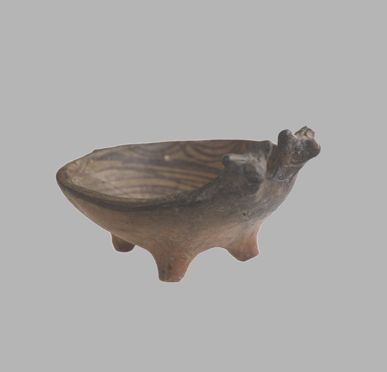 Zoomorfinen kulho, 3800-3600 eaa tekijältä Prehistoric Russian Culture