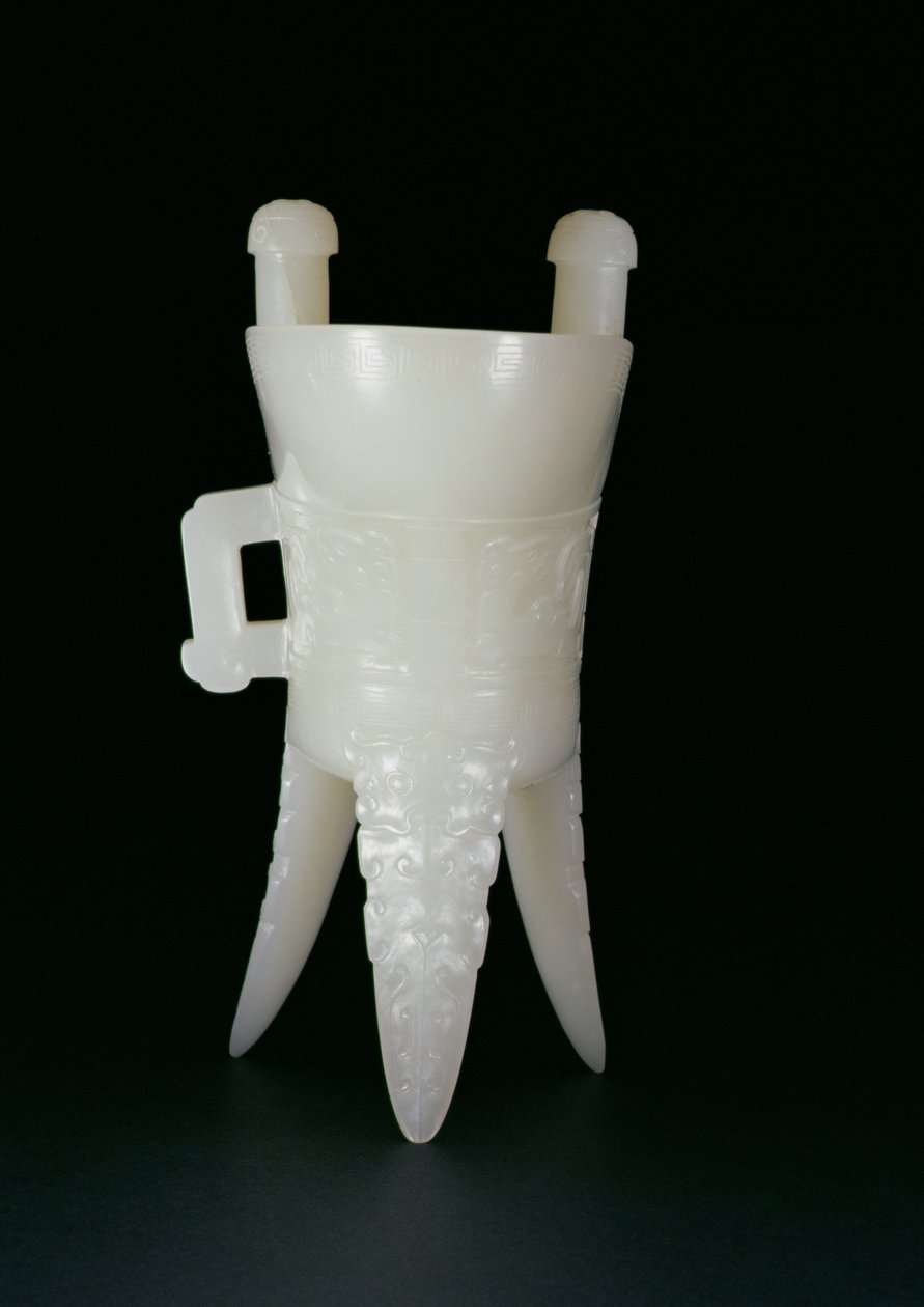 Keisarillinen juoma-astia, pronssinen Jue-muoto, Qianlongin kausi (1736-95) (jade) (katso myös 241153) tekijältä Qing Dynasty Chinese School
