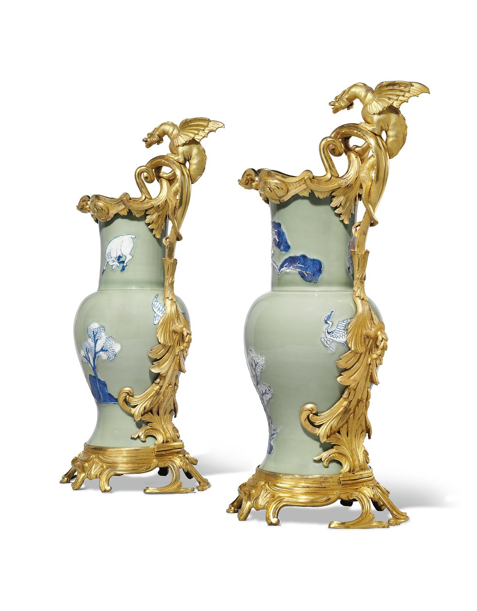 Ludvig XV:n korupari, posliinia 1662-1722, telineet n. 1745-49 (ormolu-asennettu posliini) tekijältä Qing Dynasty   Kangxi Period Chinese School