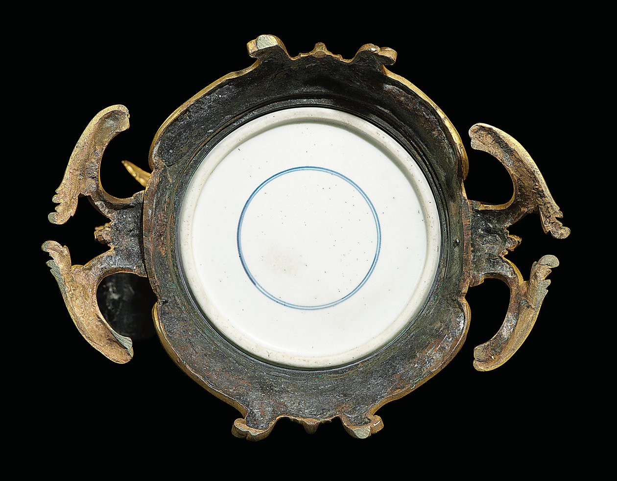 Yksi Ludvig XV:n kauhuparista, posliini 1662-1722, telineet n. 1745-49 (ormolu-asennettu posliini) tekijältä Qing Dynasty   Kangxi Period Chinese School