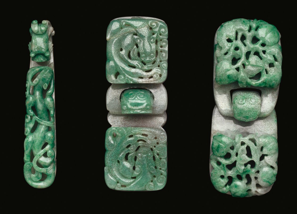 Ryhmä jadeite-vyön koukkuja ja solkia tekijältä Qing Dynasty Chinese School