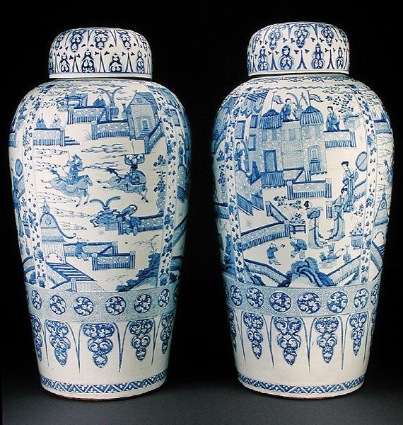 Pari sinivalkoisia sotilasmaljakoita, n. 1700 (posliini) tekijältä Qing Dynasty Chinese School