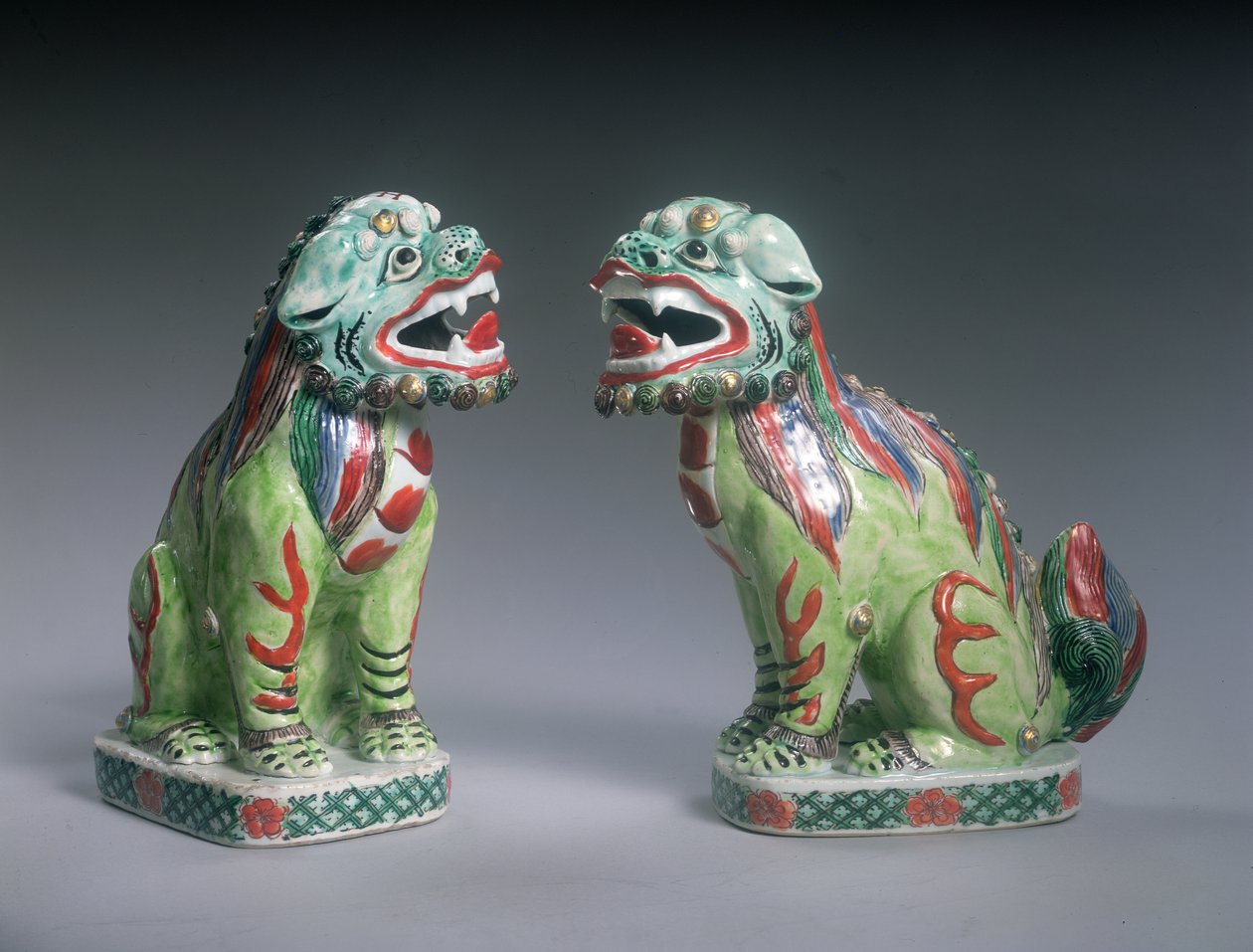 Pari Famille Verte Lions, Kangxi-kausi (1662-1722) (posliini) tekijältä Qing Dynasty Chinese School