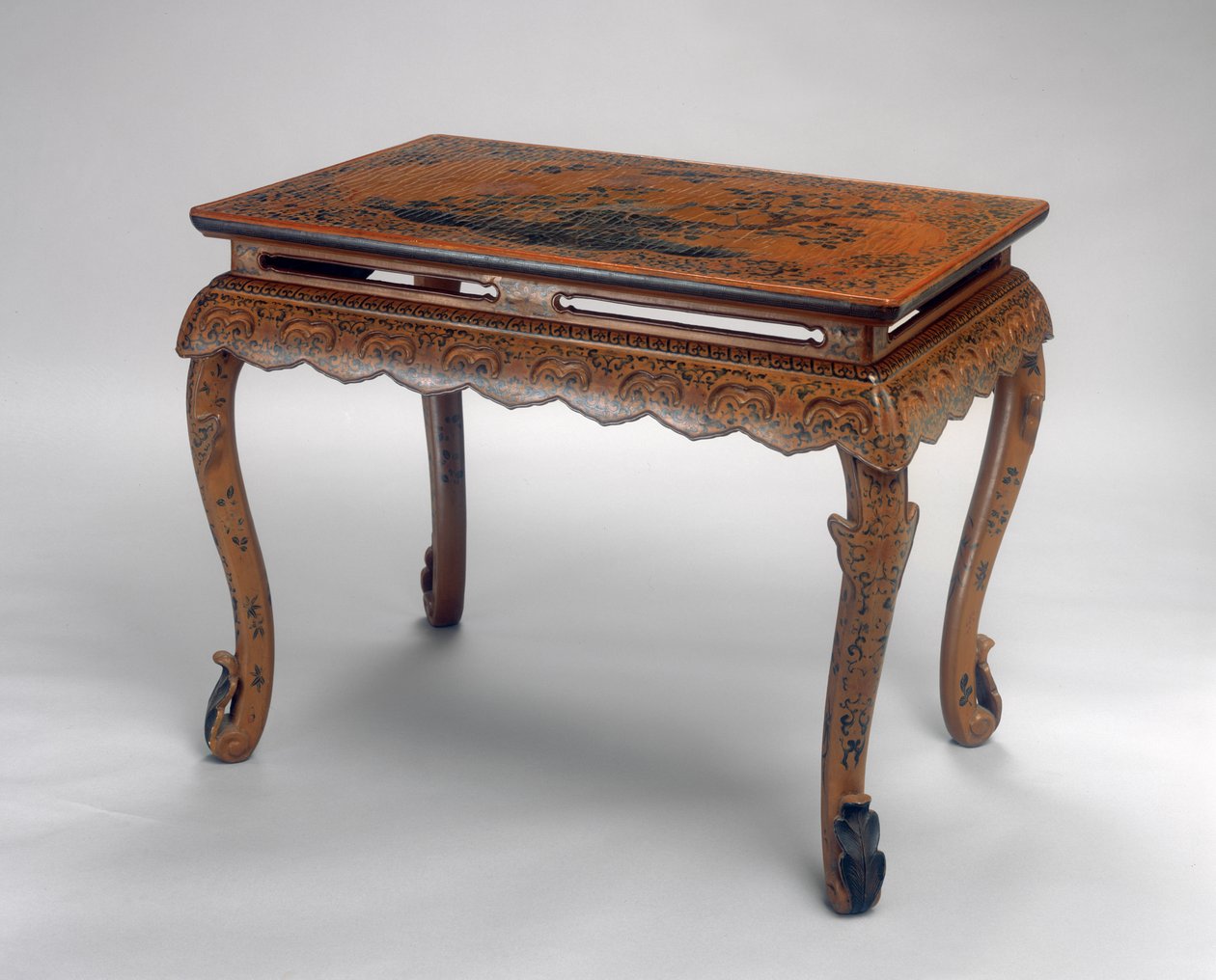 Pöytä, Kangxi-kausi (1662-1722) (lakattu puu- ja hamppukangas) (katso myös 272134) tekijältä Qing Dynasty Chinese School