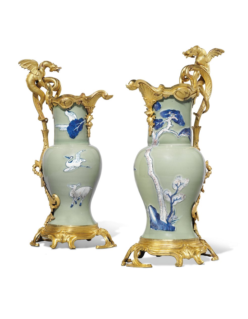 Ludvig XV:n kauhupari, posliinia 1662-1722, telineet n. 1745-49 tekijältä Qing Dynasty - Kangxi Period Chinese