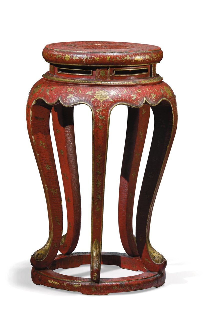 Jardinière (lakattu punaiseksi kultaisilla, ruskeilla ja vihreillä yksityiskohdilla) tekijältä Qing Dynasty Chinese School