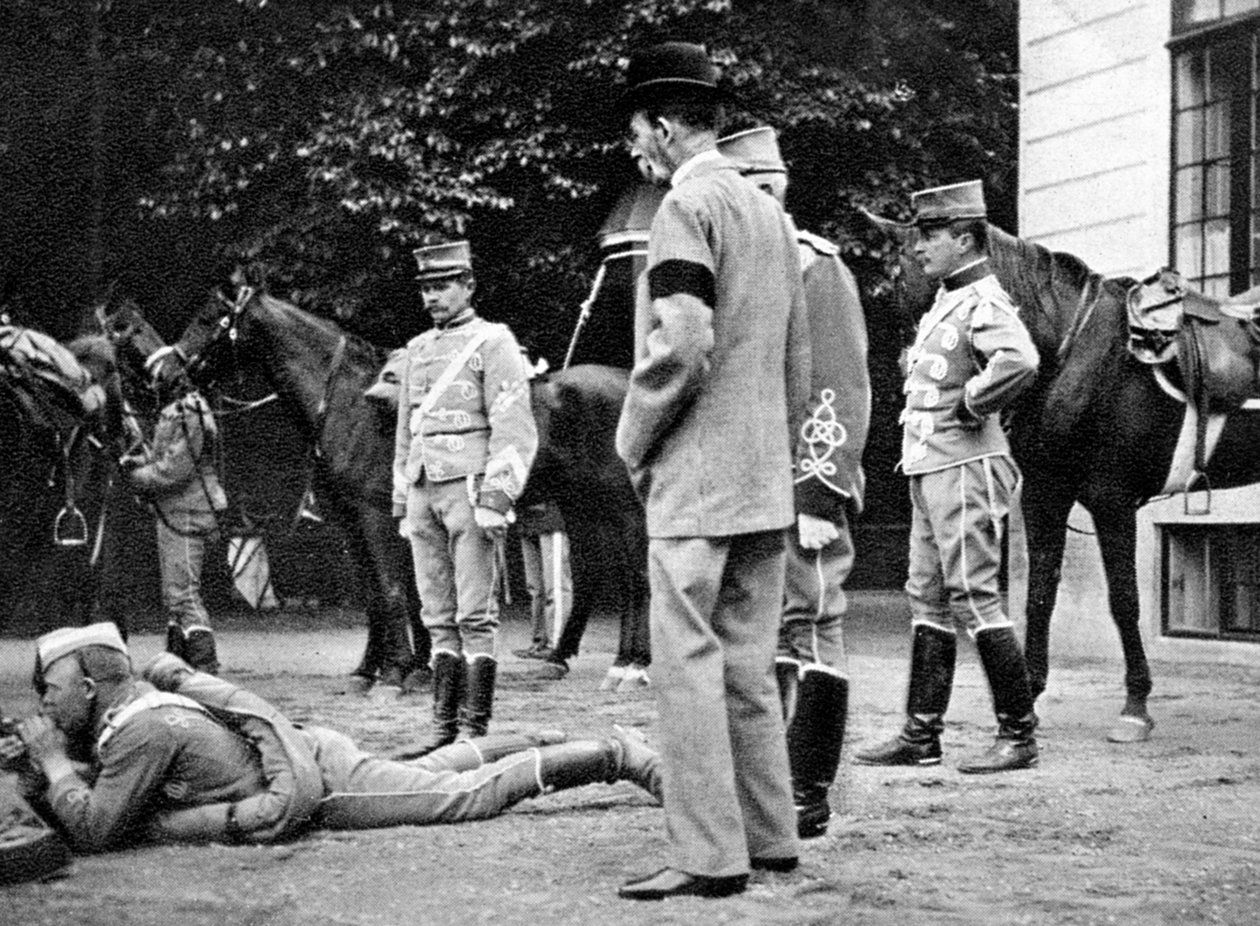 Uuden toistuva kiväärin testaus, 1908. tekijältä Queen Alexandra