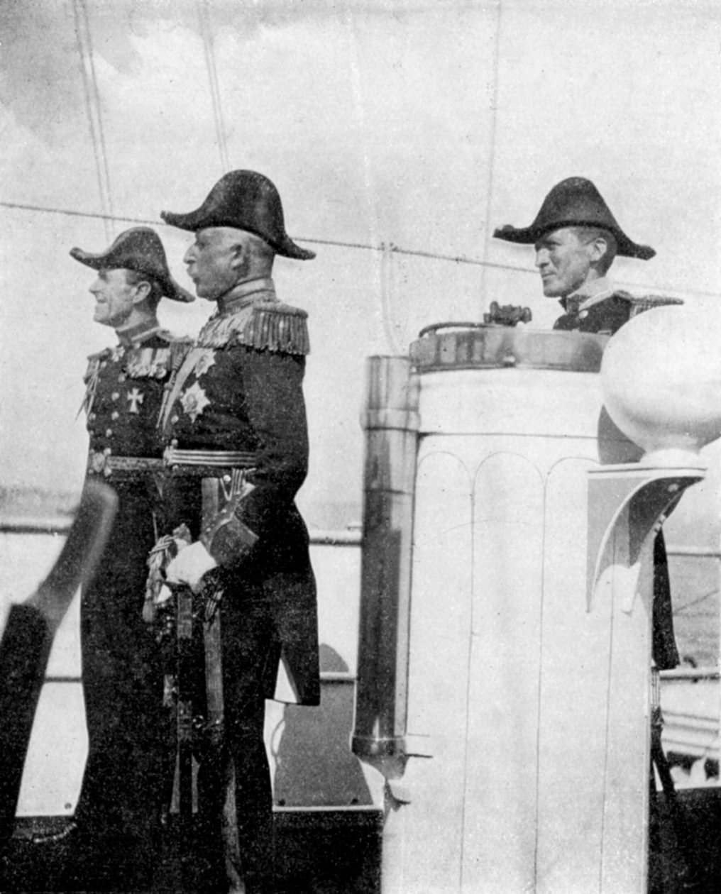 The Duke of Connaught Commodores Keppelin ja Cramptonin kanssa, 1907 1908. tekijältä Queen Alexandra