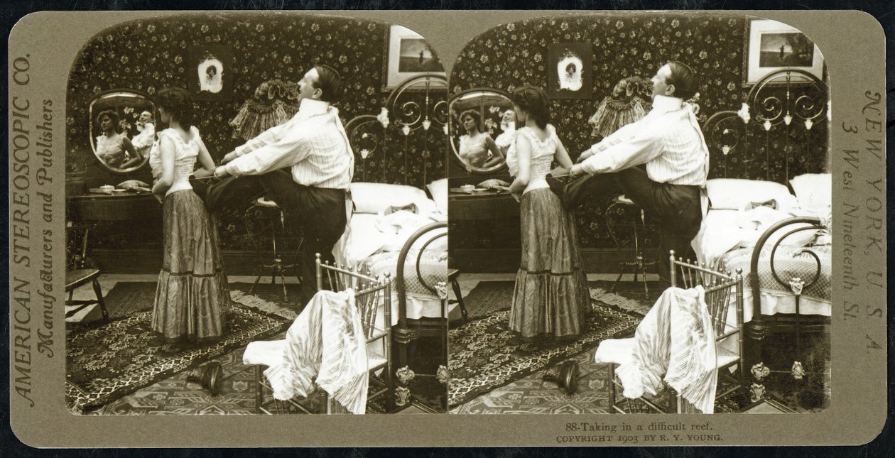 American Stereoscopic Companyn julkaisema stereoskooppinen kortti, joka kuvaa naista, joka on sidottu korsettiin tekijältä R.Y Young