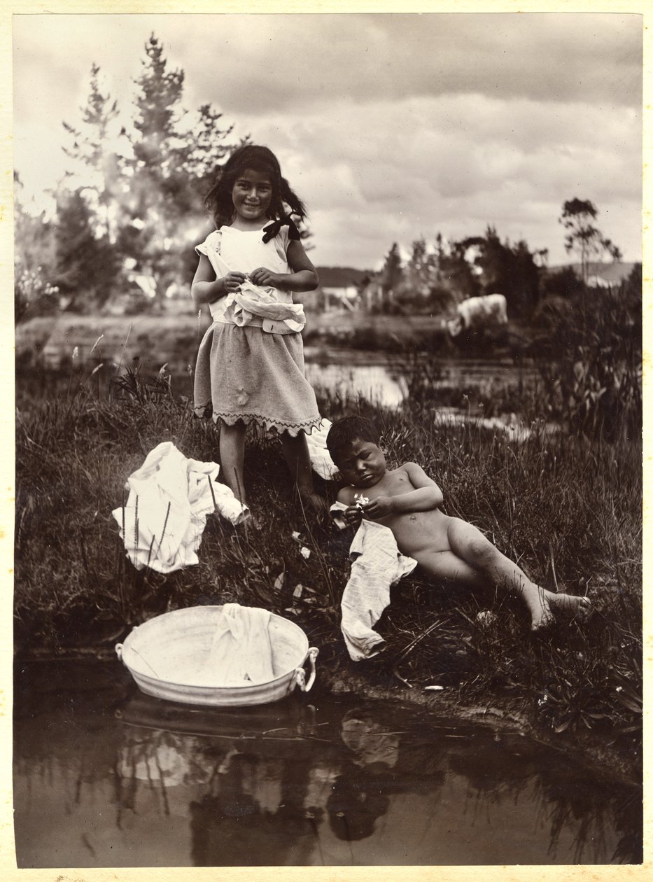 Maorimaan idylli, n. 1910 (hopeagelatiiniprintti) tekijältä Ralph Seldon