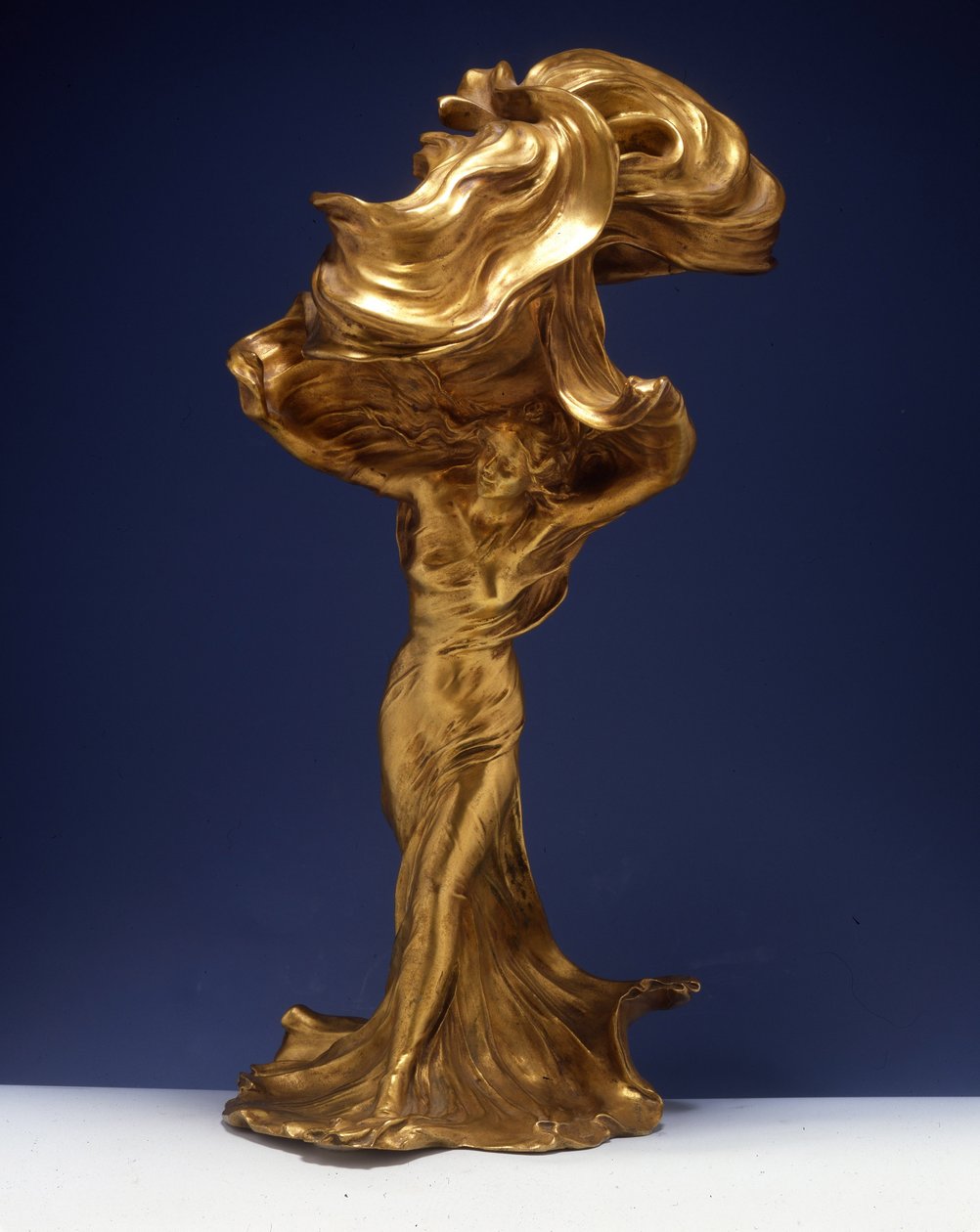 Loie Fuller, n. 1900 tekijältä Raoul Francois Larche