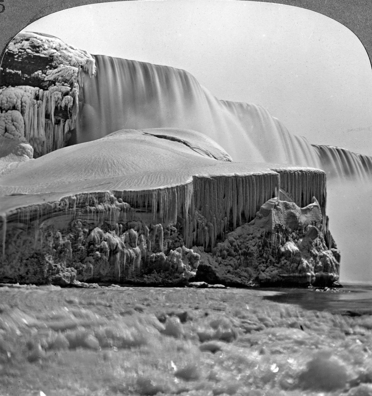 American Falls, Niagara Falls, talvella, New York, USA. tekijältä Realistic Travels Publishers