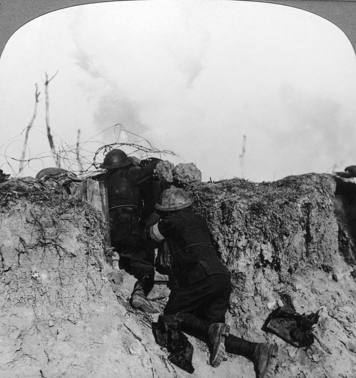 Tykistön tarkkailuupseeri etuasemassa, Ranska, ensimmäinen maailmansota, 1914-1918. tekijältä Realistic Travels Publishers