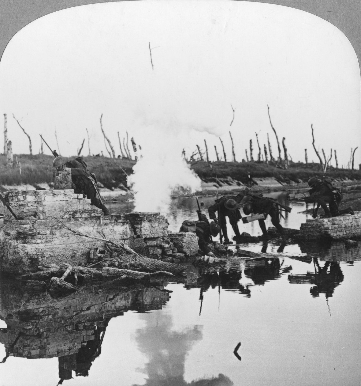 Brittijoukot Yser-kanavalla, Flanderi, Belgia, ensimmäinen maailmansota, c1914-c1918 tekijältä Realistic Travels Publishers
