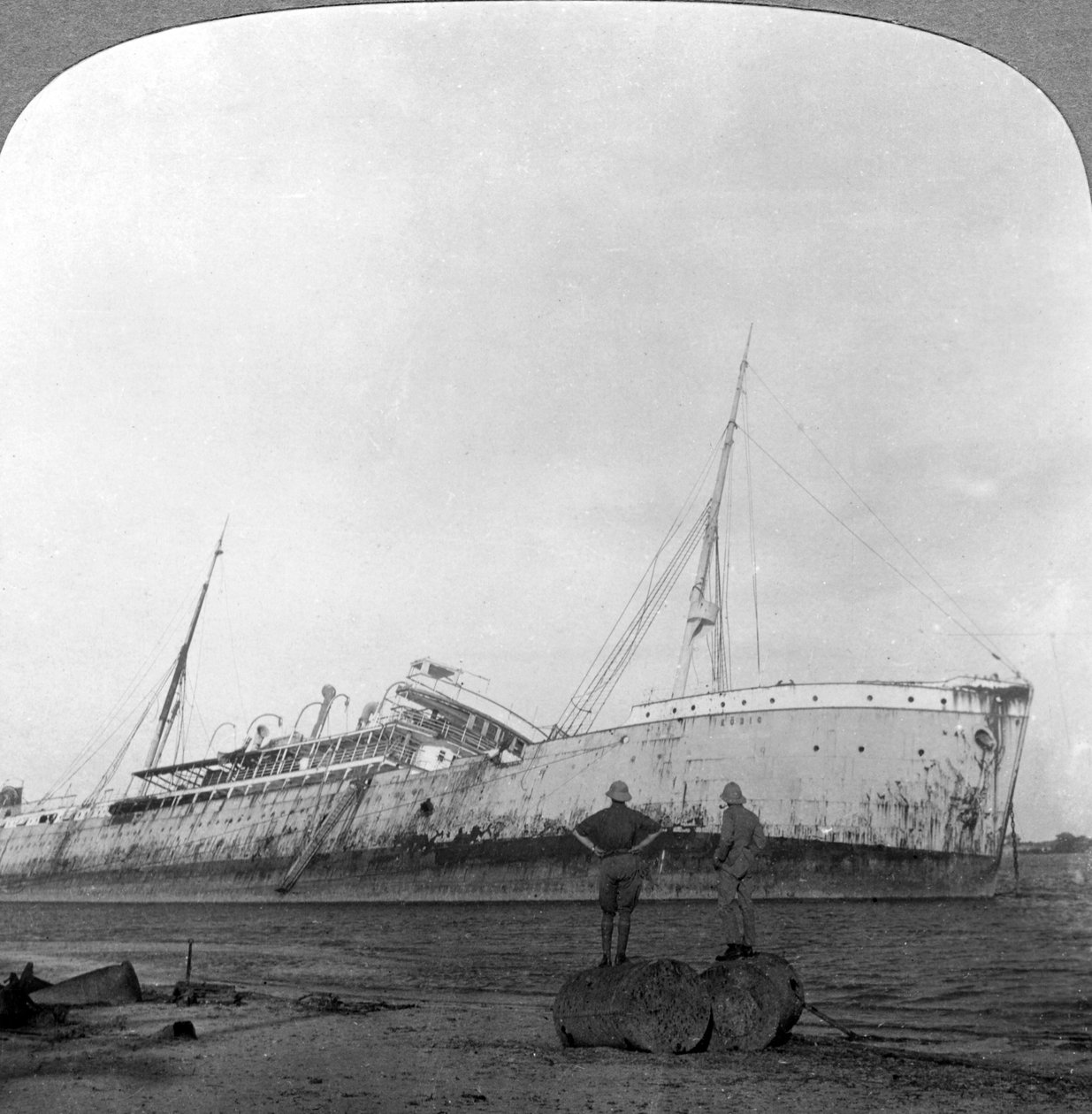Saksalainen risteilijä upposi Dar es Salaamin edustalla Tansaniassa, ensimmäinen maailmansota, 1914-1918. tekijältä Realistic Travels Publishers