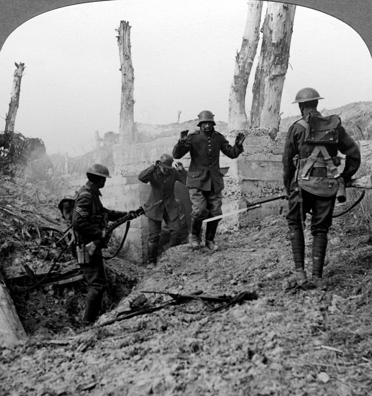 Saksalaiset sotilaat antautuvat, Bullecourt, Ranska, ensimmäinen maailmansota, 1914-1918. tekijältä Realistic Travels Publishers