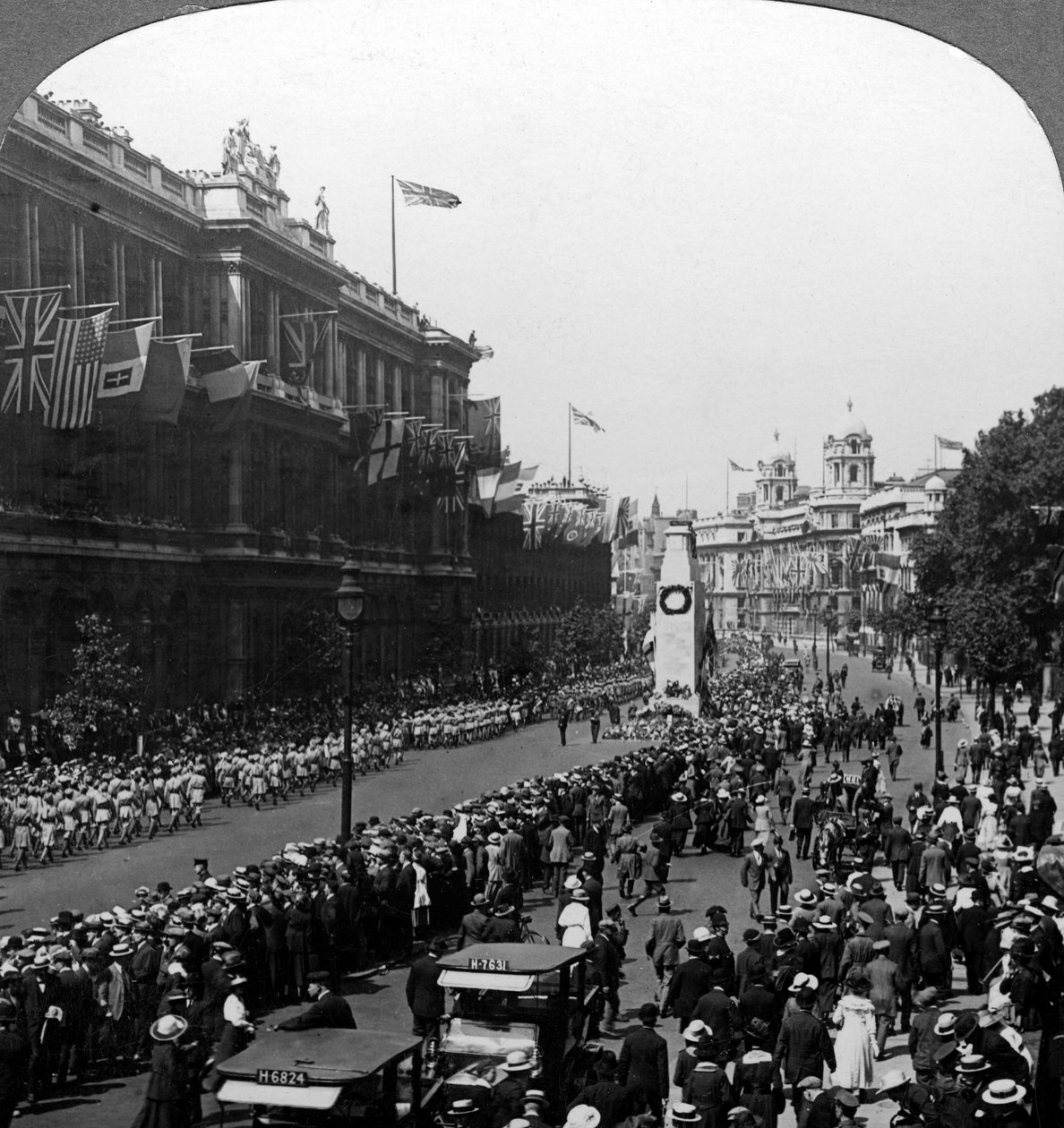 Intialaiset joukot tervehtivät Tuntematonta soturia Cenotaphissa, Whitehall, Lontoo, 1920. tekijältä Realistic Travels Publishers