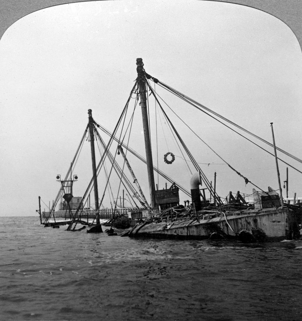 Uponnut sotalaiva HMS Vindictive, Oostende, Belgia, Ensimmäinen maailmansota, 1918. tekijältä Realistic Travels Publishers