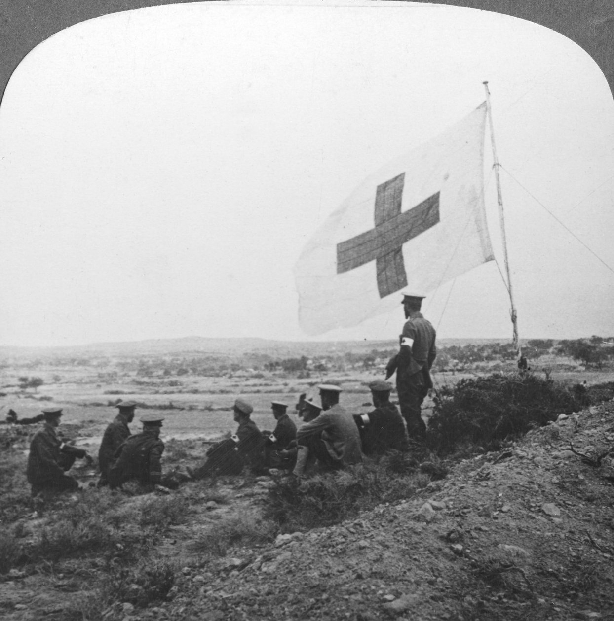 Brittiläinen Punainen Risti kentällä valmiina armotehtäväänsä, ensimmäinen maailmansota, c1914-c1918 tekijältä Realistic Travels Publishers