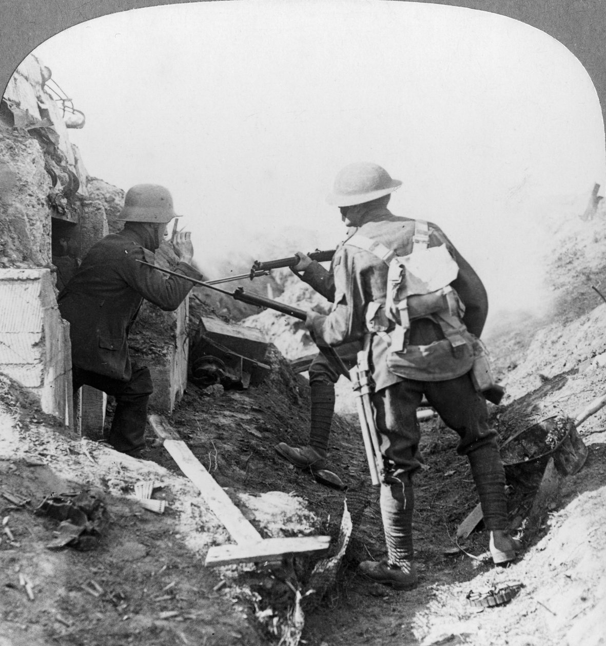 Saksalaisen konekiväärimiehen vangitseminen, Croisilles, Ranska, ensimmäinen maailmansota, c1917-c1918 tekijältä Realistic Travels Publishers