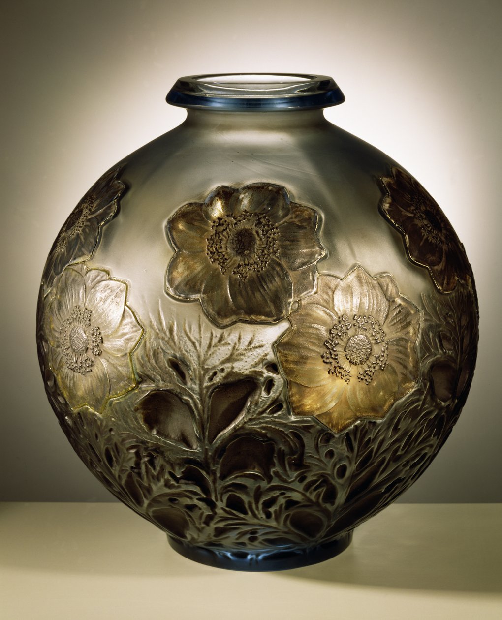 Anemones Maljakko, 1913 (vaaleansininen ja himmeä lasi) tekijältä Rene Jules Lalique