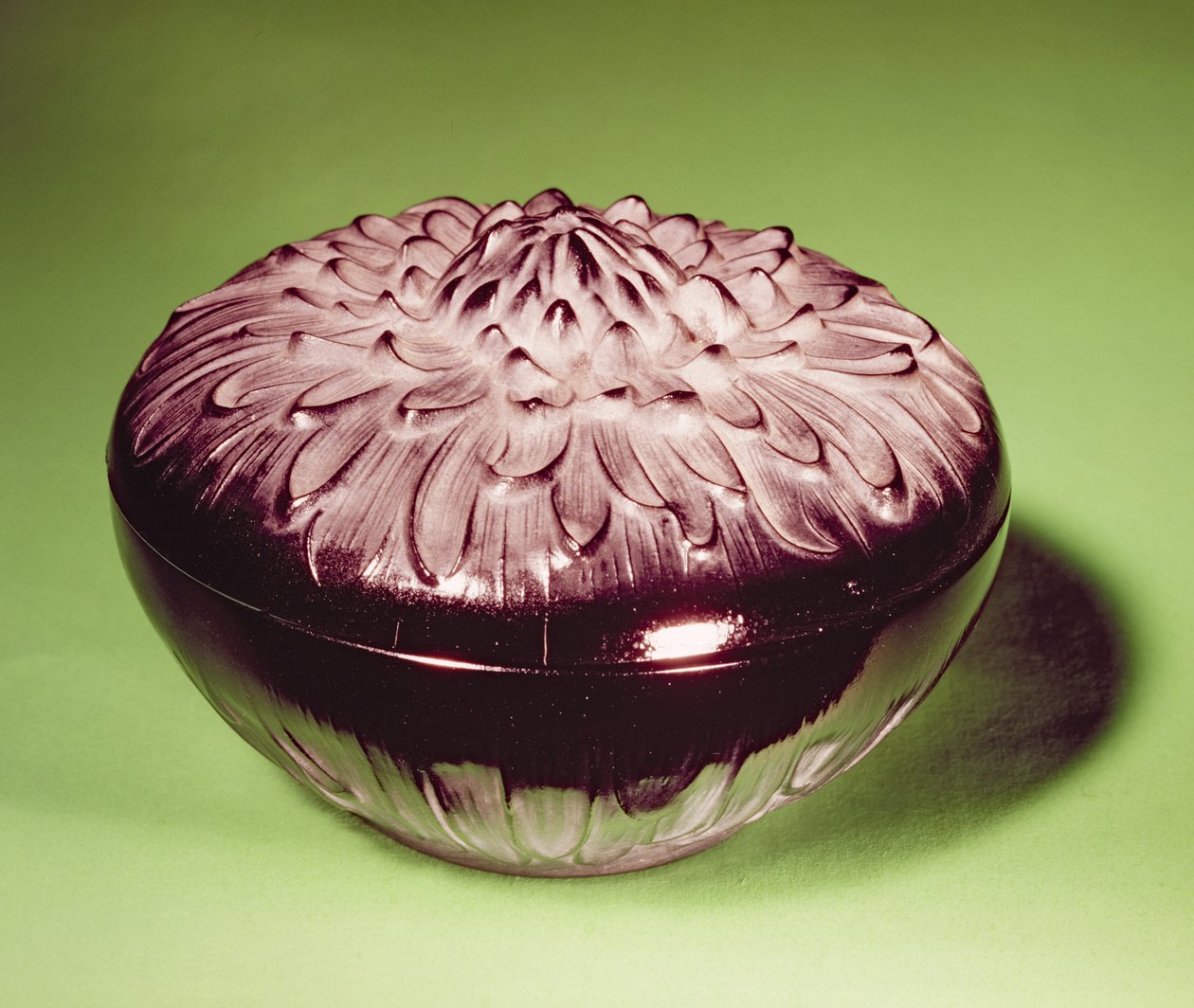 Musta lasilaatikko, n.1902 (lasi) tekijältä Rene Jules Lalique