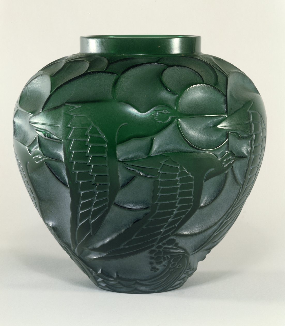 Curlew-maljakko, 1931 (vihreä ja valkoinen patina vihreällä lasilla) tekijältä Rene Jules Lalique
