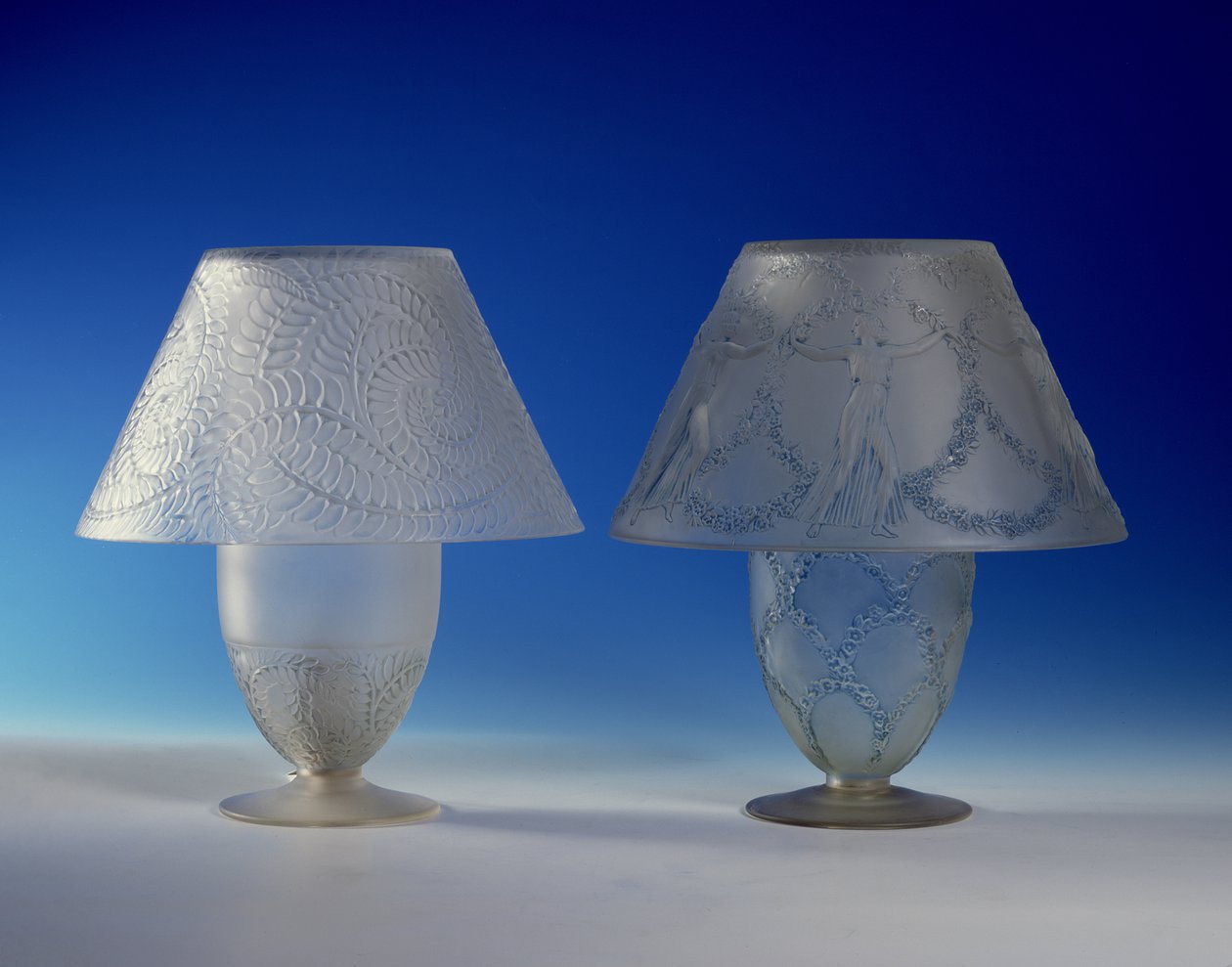 Feuillages Himmeät pöytävalaisimet (lasi) tekijältä Rene Jules Lalique