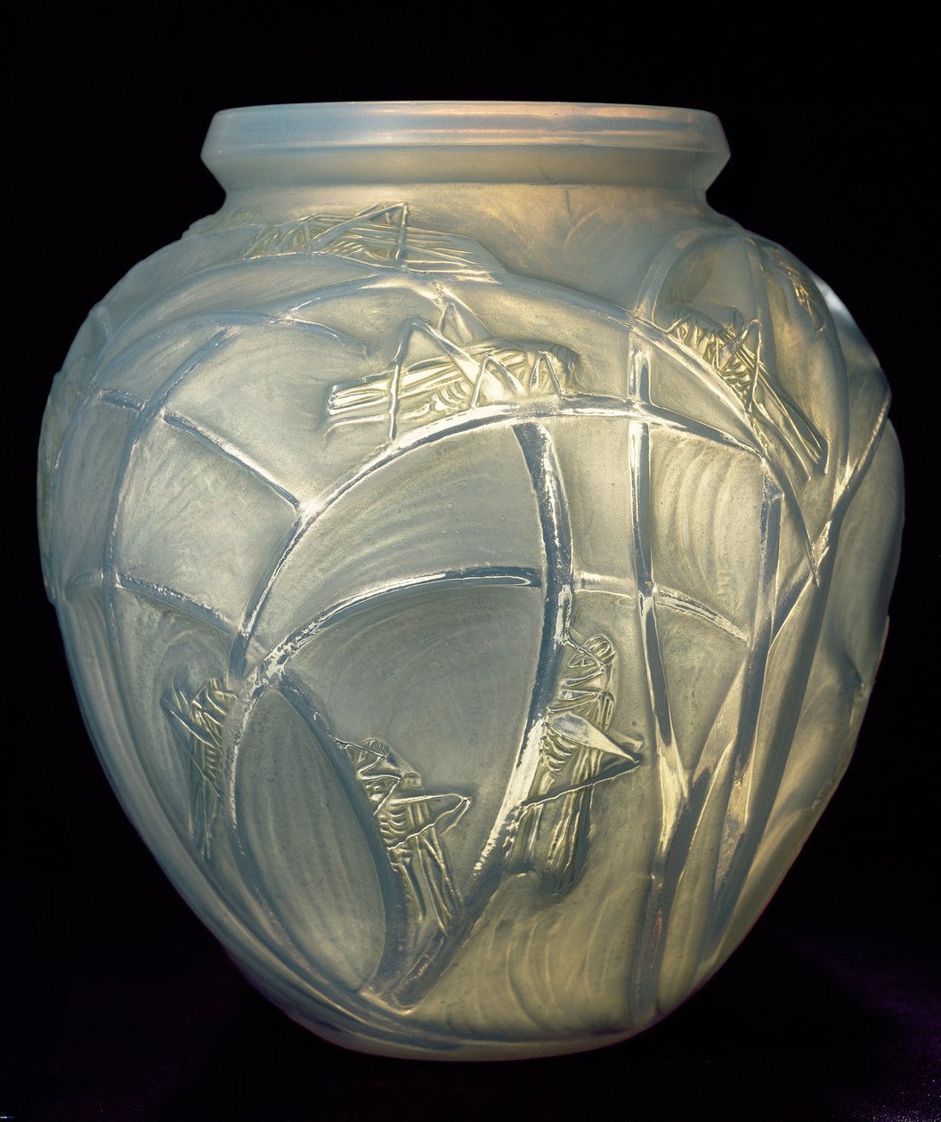 Heinäsirkat, 1913 (sininen opaalilasi) tekijältä Rene Jules Lalique