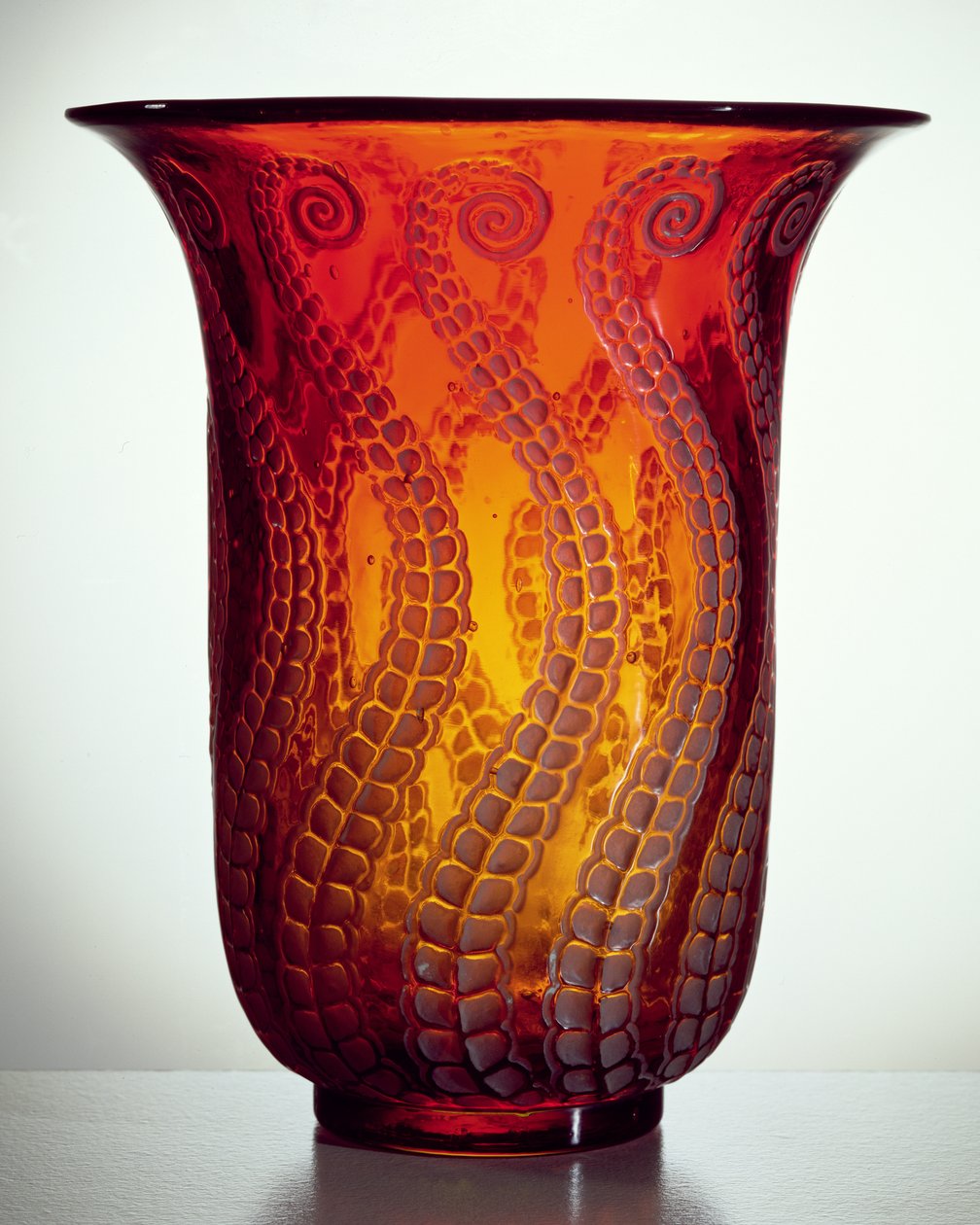 Medusa-maljakko, 1921 (tumma meripihkalasi) tekijältä Rene Jules Lalique