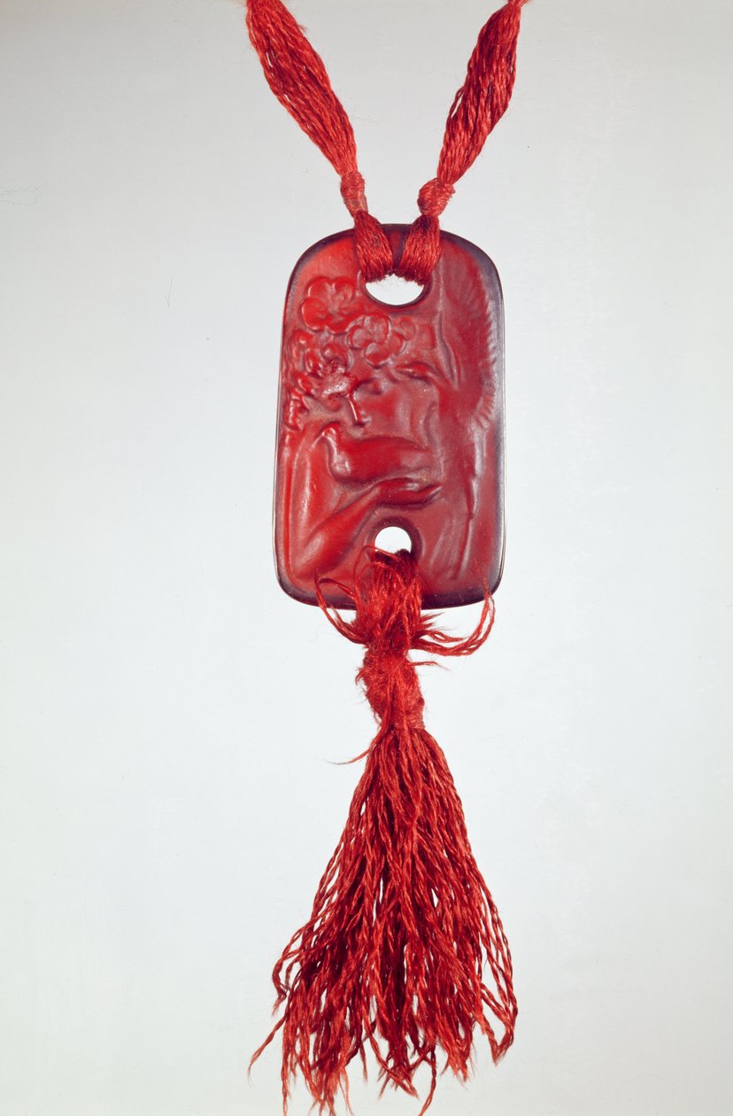 Riipus satiiniviimeistelyllä ja kevyesti kiillotetulla kohokuviolla, Lalique, n. 1902 tekijältä Rene Jules Lalique