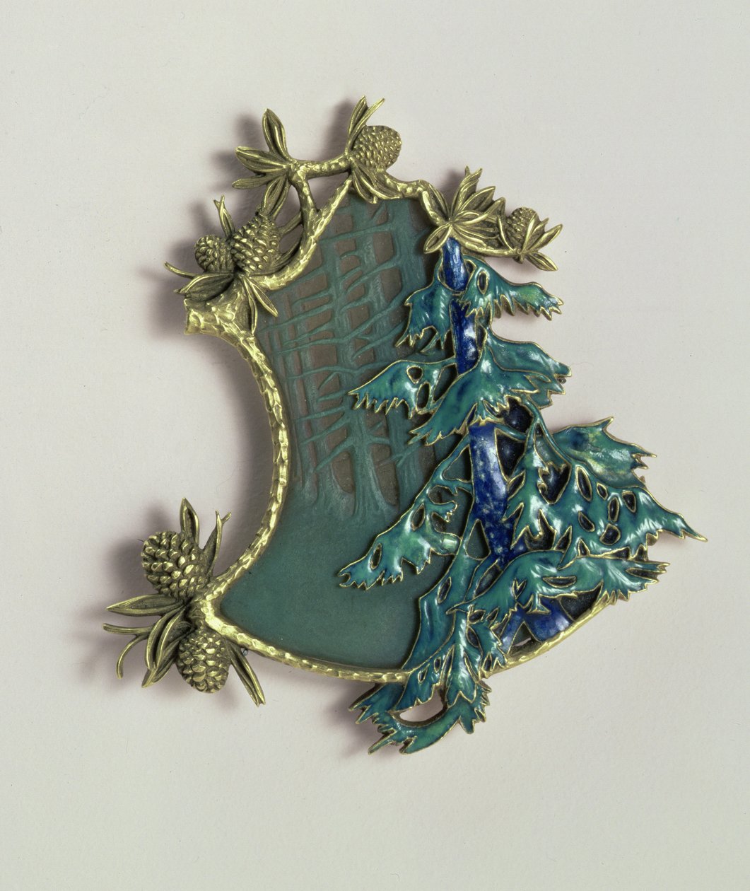 Talvimaisema riipus, kirjoittanut Rene Jules Lalique (1860-1945), Pariisi, 1900-01 (kulta, lasi ja champleve emali) tekijältä Rene Jules Lalique