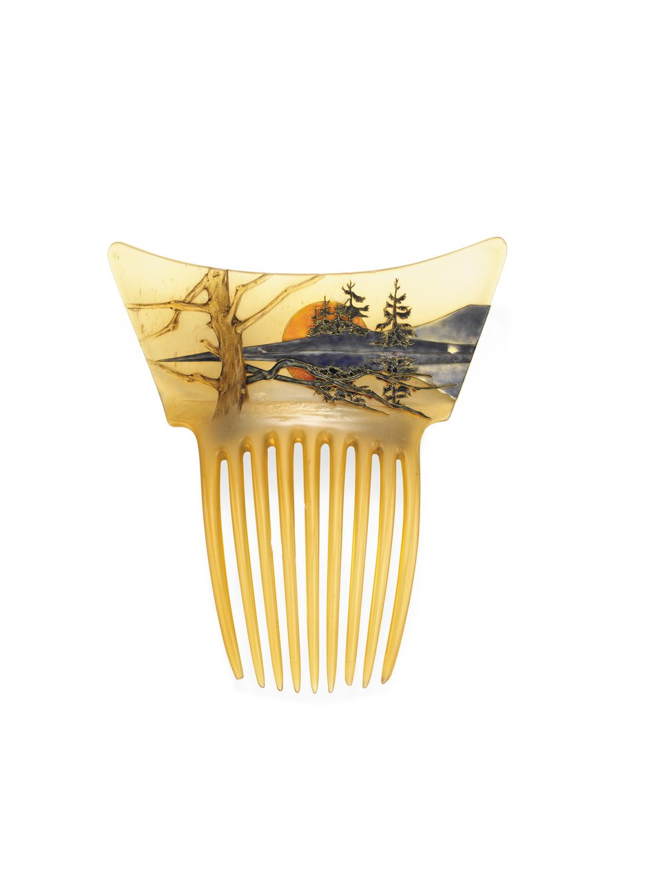 Art Nouveau -hiuskampa, n. 1900 (sarvi ja emali) tekijältä Rene Jules Lalique