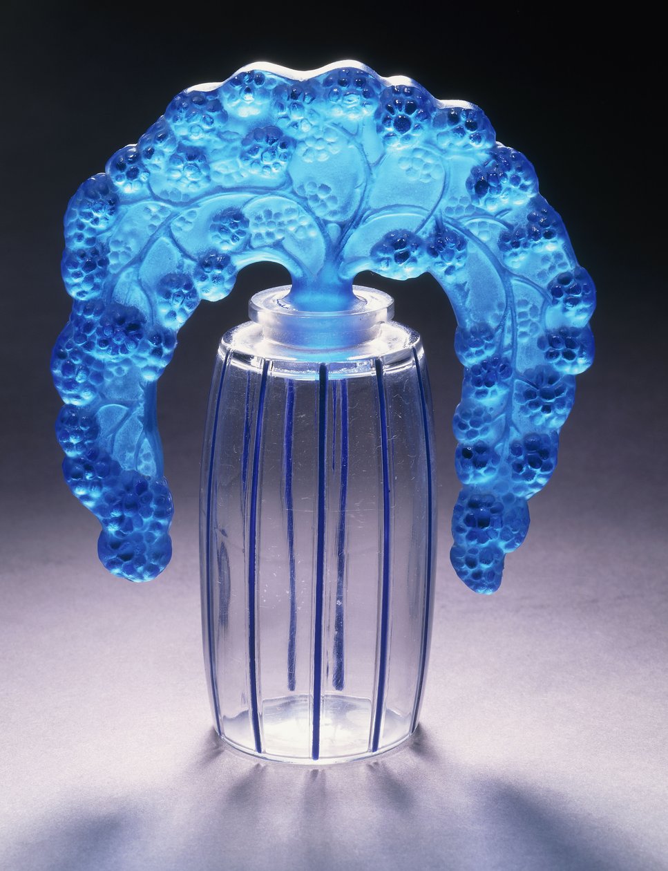 Bouchons Mures No. 495, n. 1920 (kirkas ja sininen emaloitu lasi) tekijältä Rene Jules Lalique