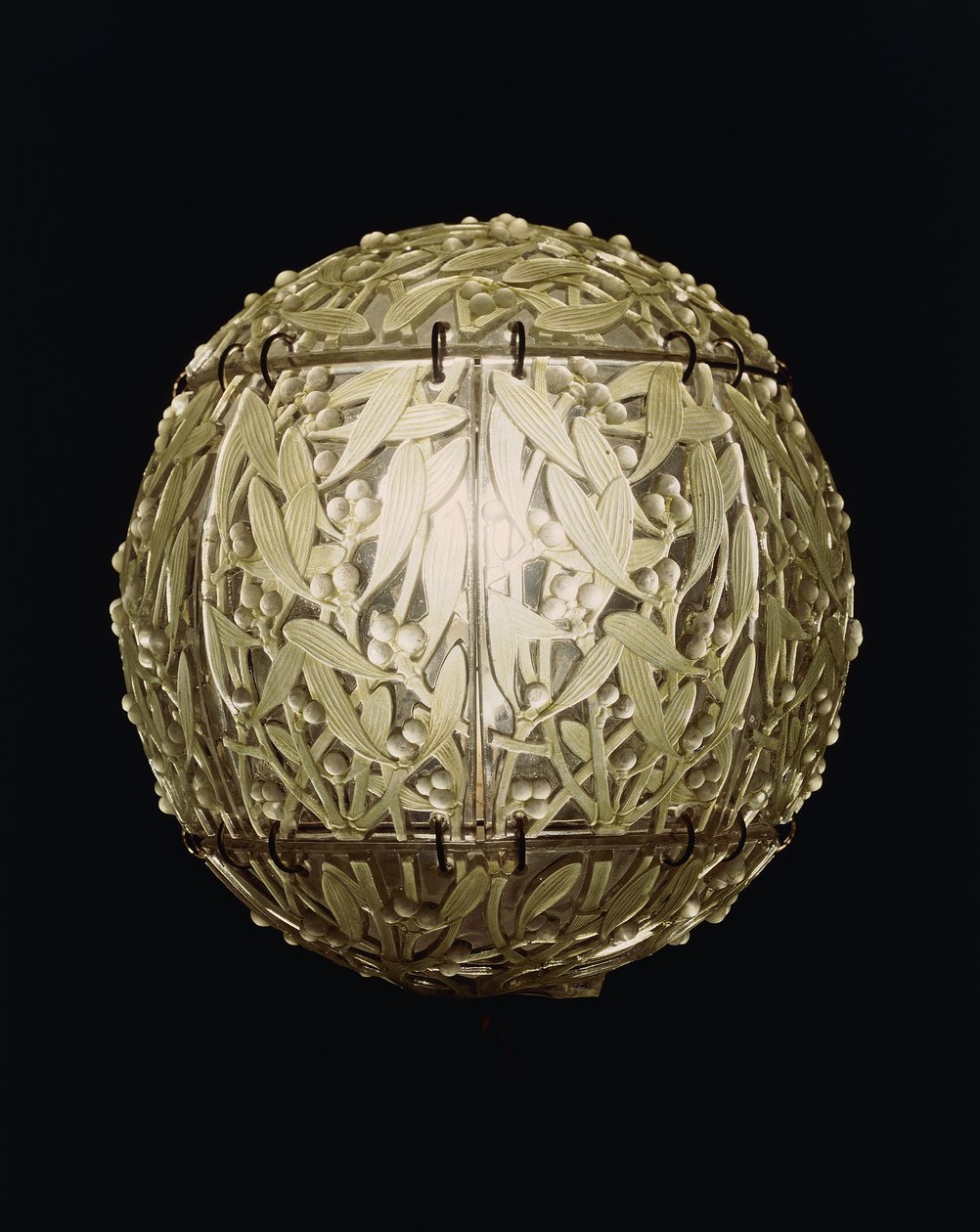 Boule de Gui, vihreäksi petsattu riippuvarjostin, tekijältä Rene Jules Lalique