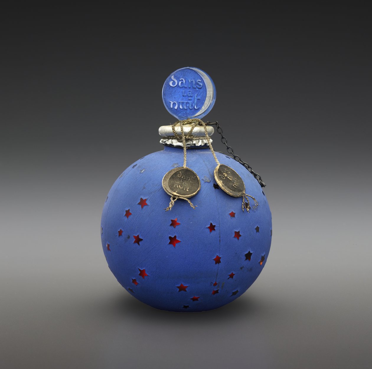 Dans la Nuit, pullo suunniteltu 1924, valmistettu n.1930 (lasi, emali, paperi, kullattu & metallilanka) tekijältä Rene Jules Lalique