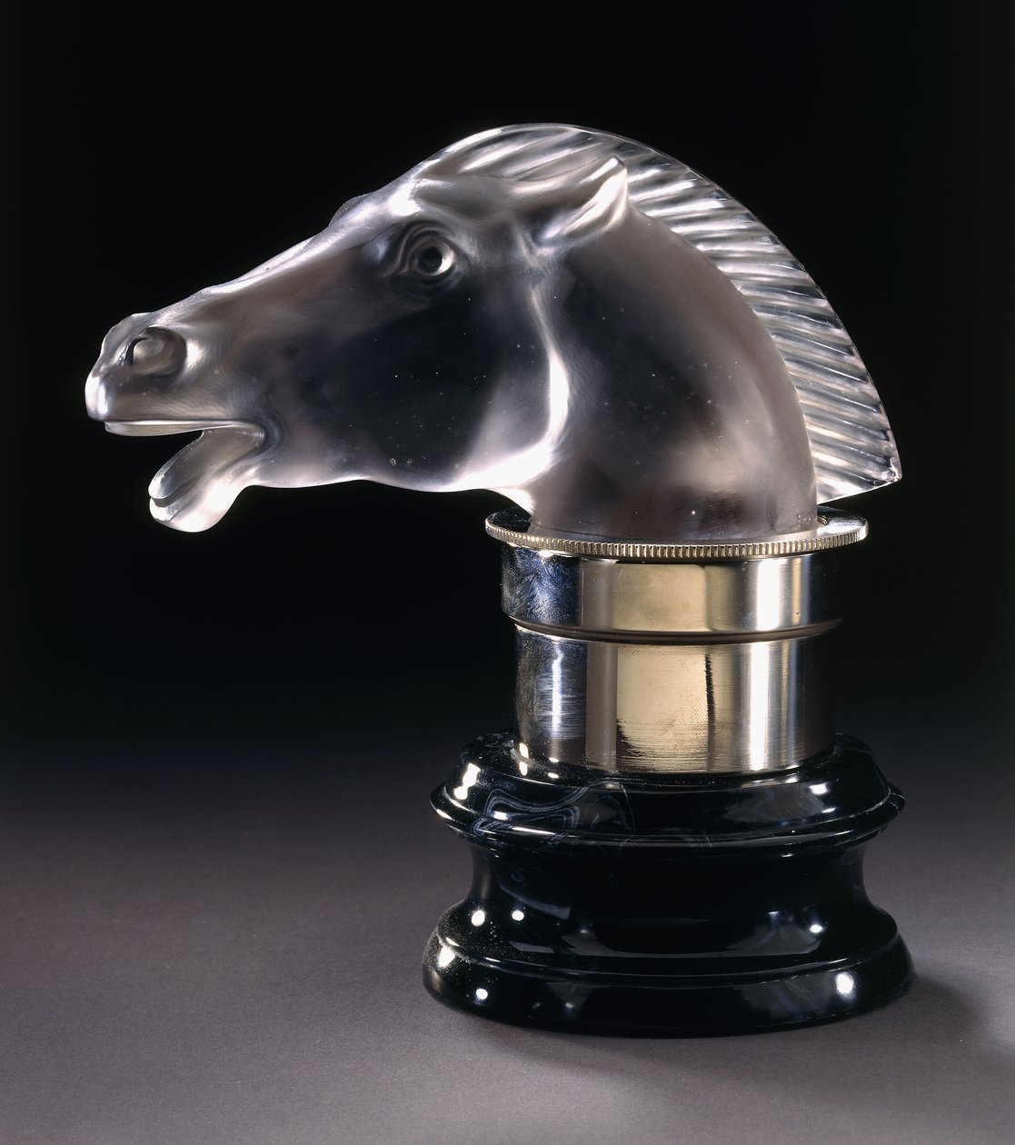 Epsom, n. 1928 (kirkas himmeä lasi) tekijältä Rene Jules Lalique