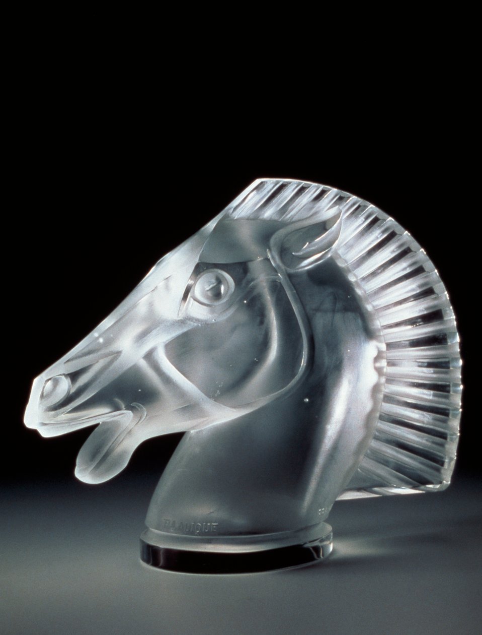 Longchamp jäähdyttimen korkki tekijältä Rene Jules Lalique