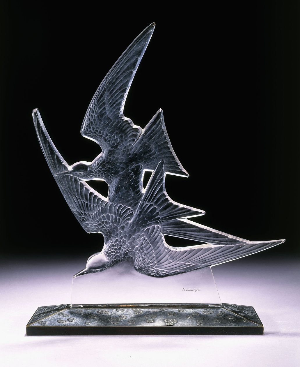 Pääskyset nro 1107 tekijältä Rene Jules Lalique