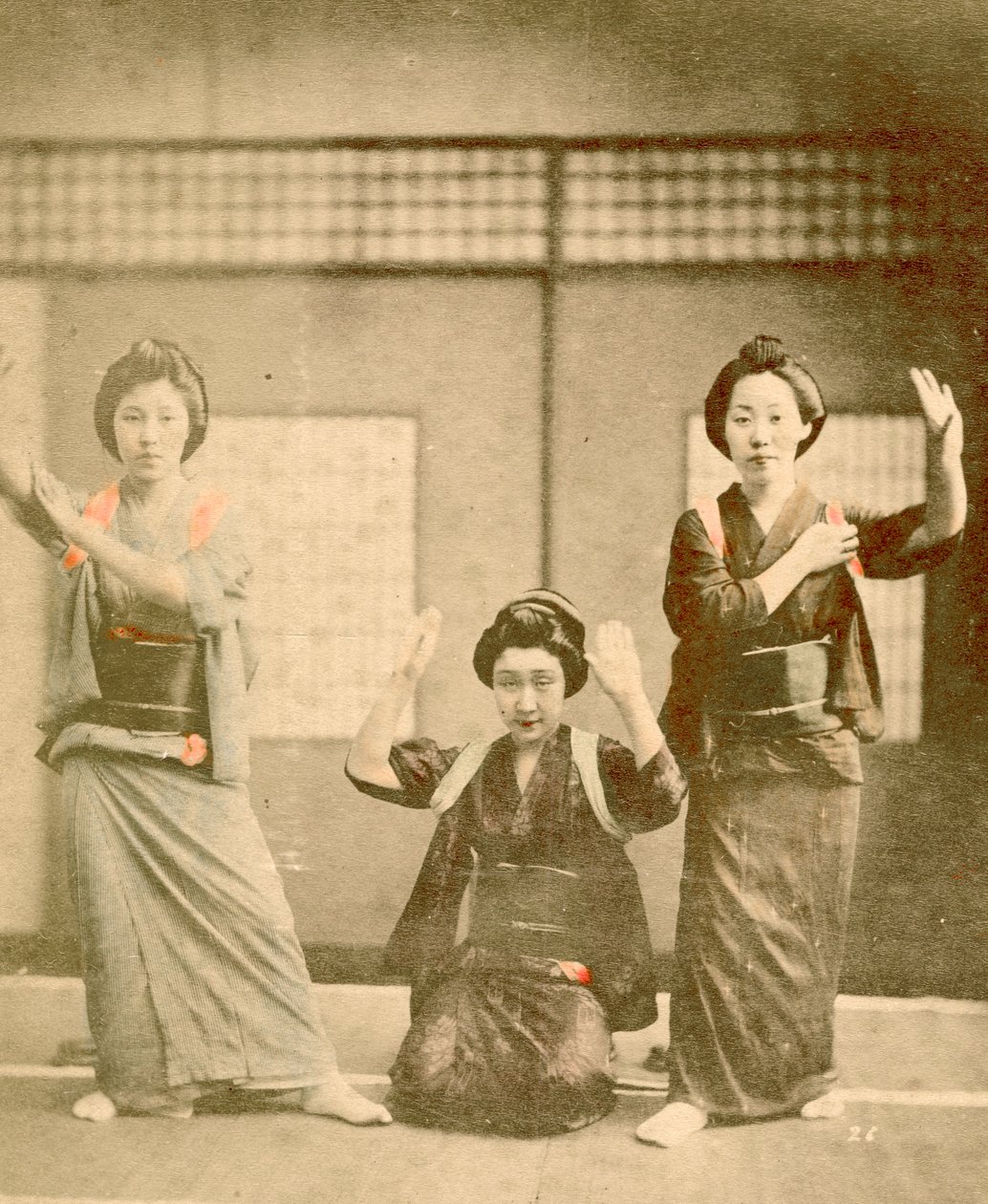 Tytöt tanssivat n. 1896 (kuva) tekijältä Renjo Shimooka