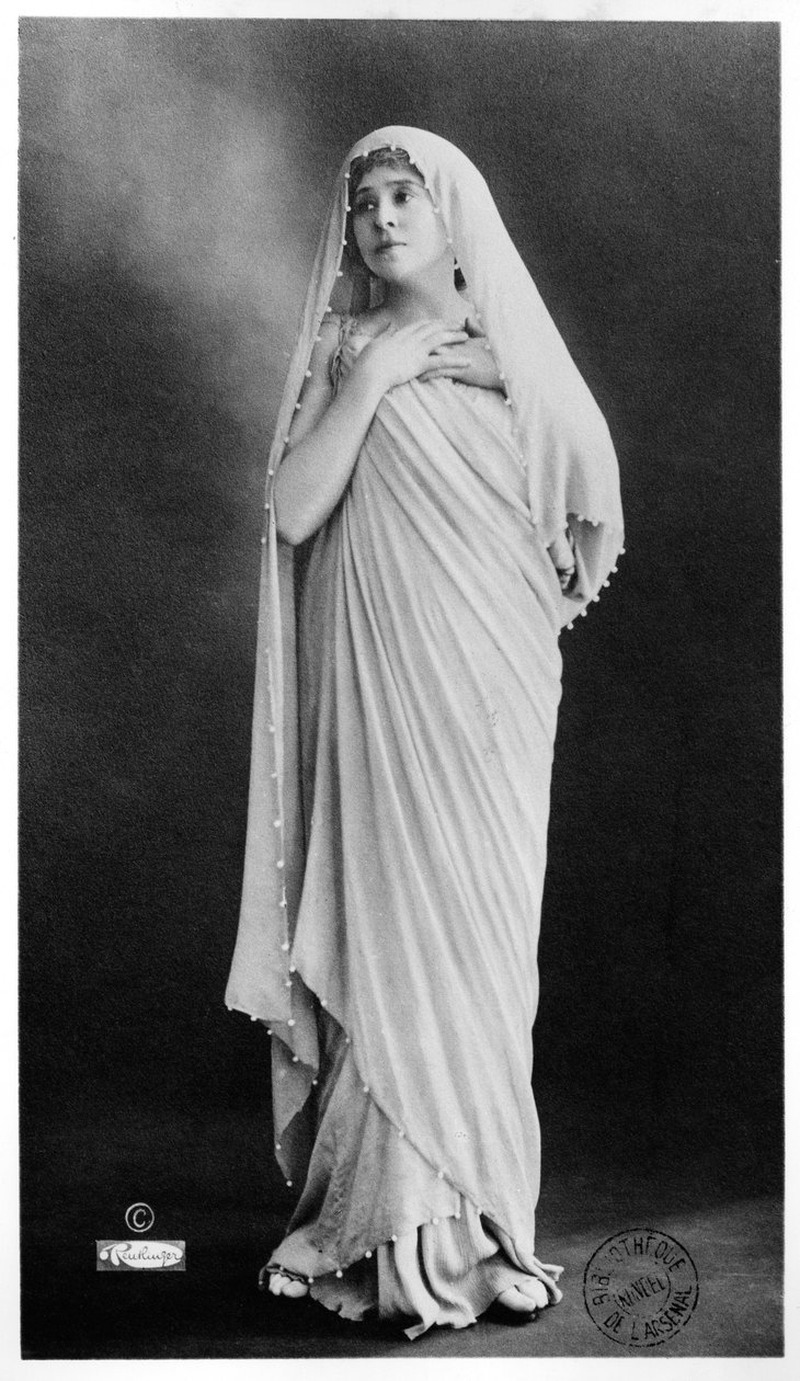 Julia Bartet (1854-1941) Sophoklen elokuvassa "Antigone" tekijältä Reutlinger Studio