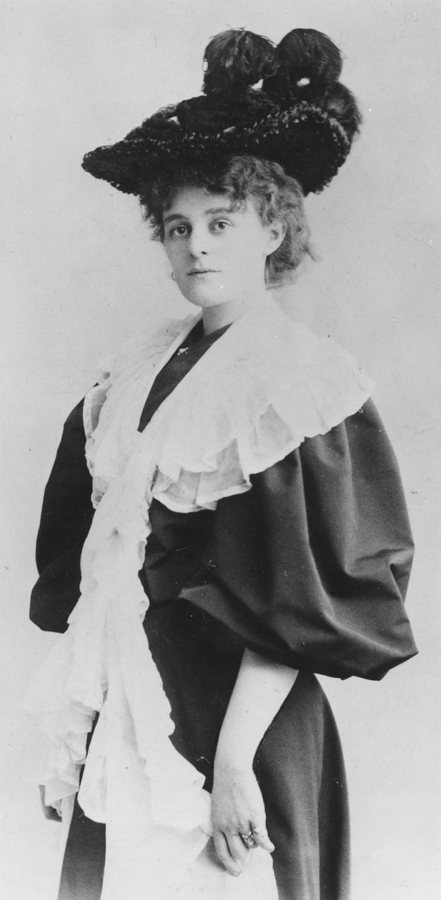Maud Gonnen muotokuva tekijältä Reutlinger Studio