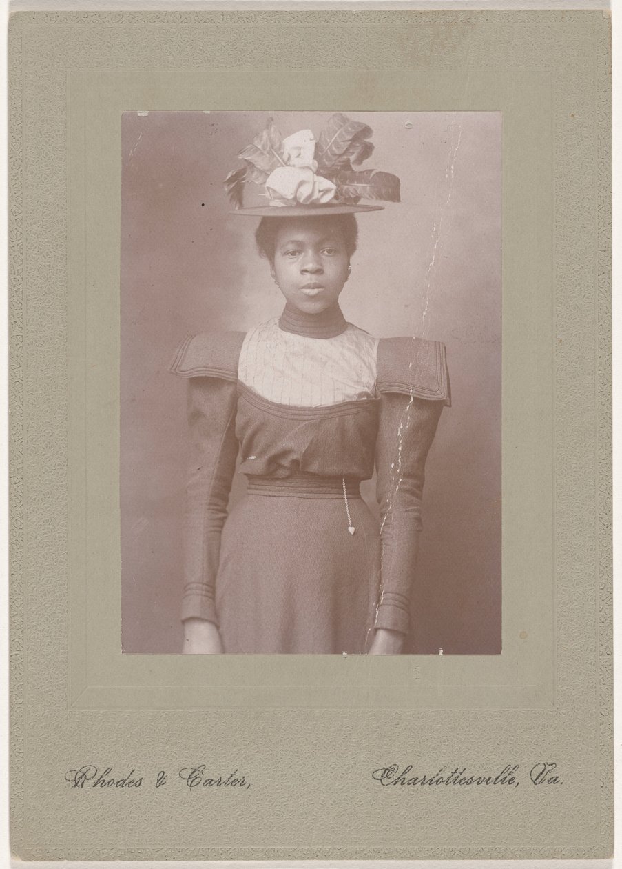 Naisen muotokuva,c. 1910 (kuva) tekijältä Rhodes & Carter